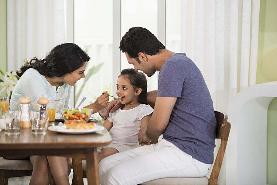 Difficult to manage your toddler at the dining table